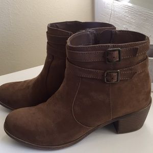 ✨American Eagle booties